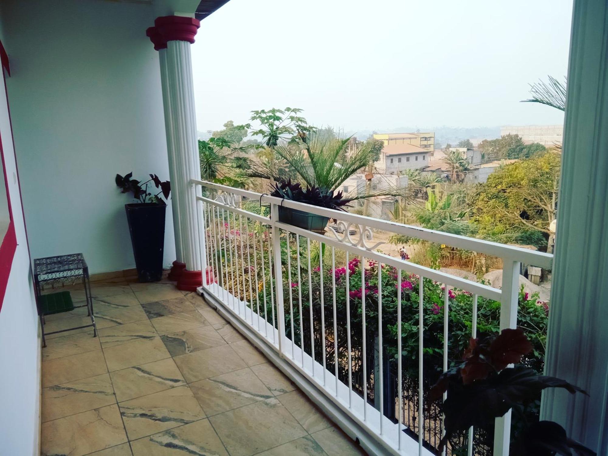 Residence Jardin Tropical Яунде Экстерьер фото