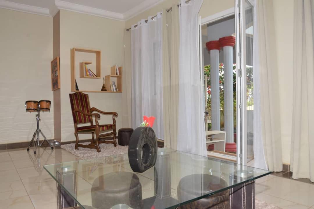 Residence Jardin Tropical Яунде Экстерьер фото