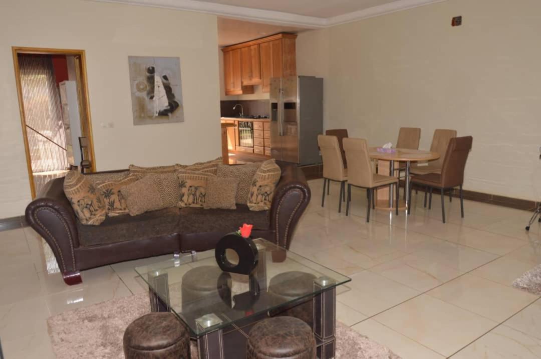 Residence Jardin Tropical Яунде Экстерьер фото